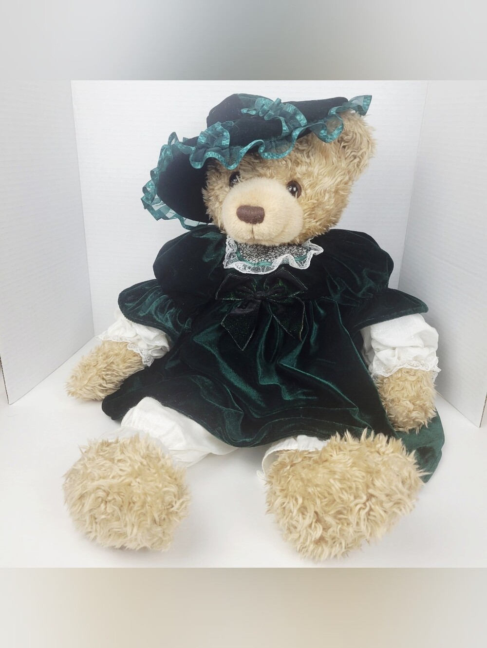 Vtg~JCPenney Holiday Collection Golden Bear Plush~Green Velvet Dress Hat 27"